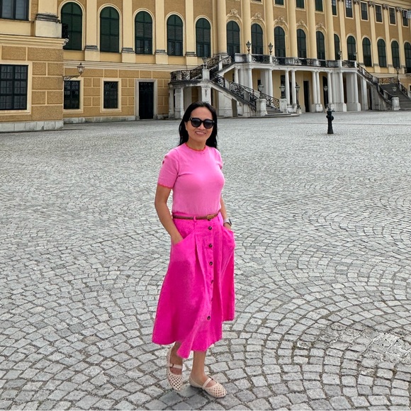 Meet your Posher, Claudia - Picture 1 of 1